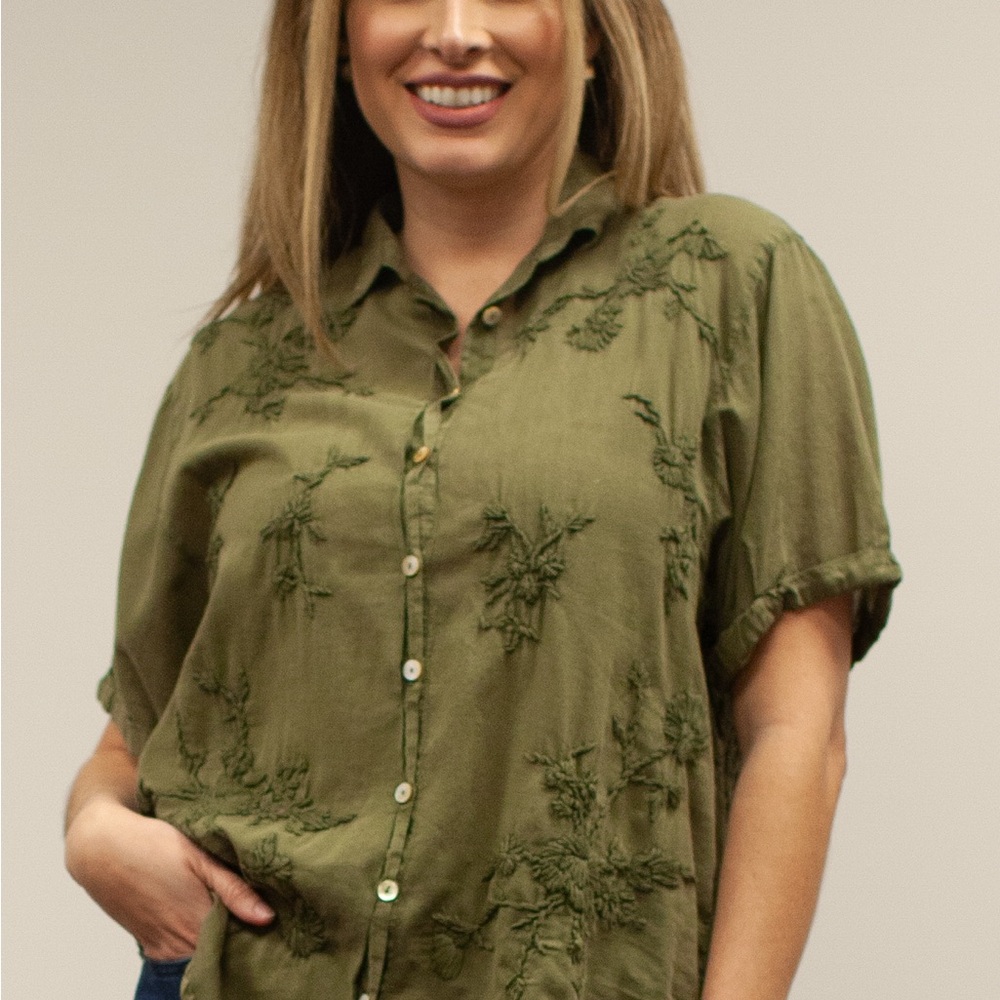Kyla Seo x Anthro 100% cotton Button Down Green Embroidered Short Sleeve SZ S